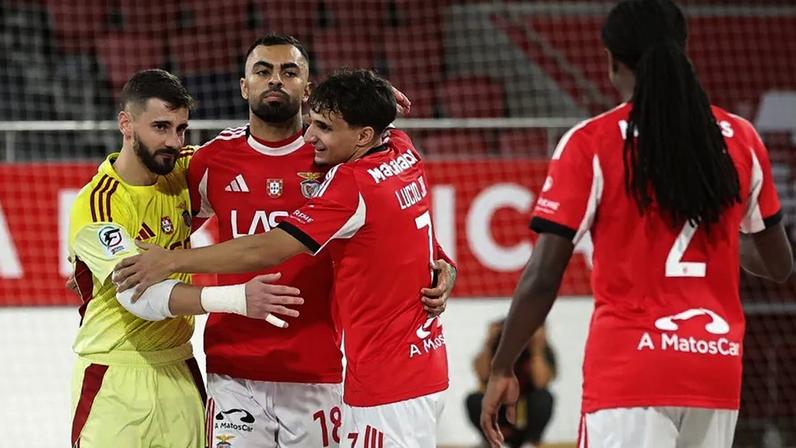 Jogadores do Benfica a festejar