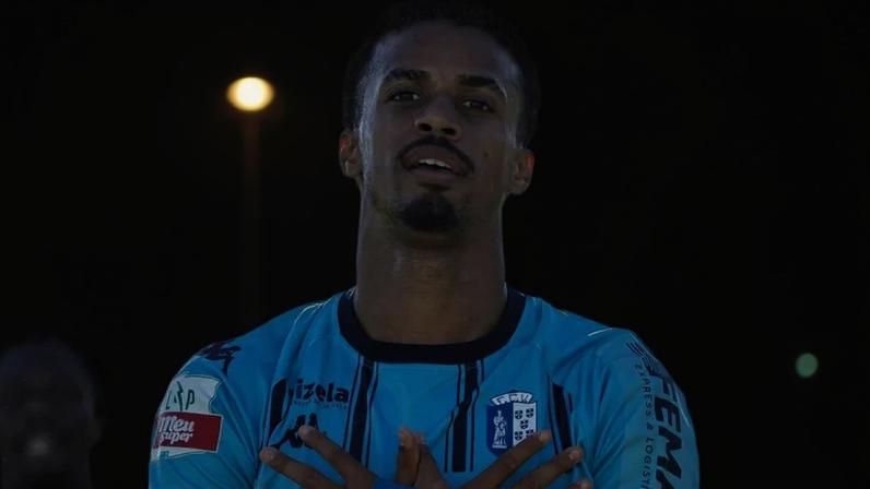 Miguel Tavares festeja golo marcado ao Sporting