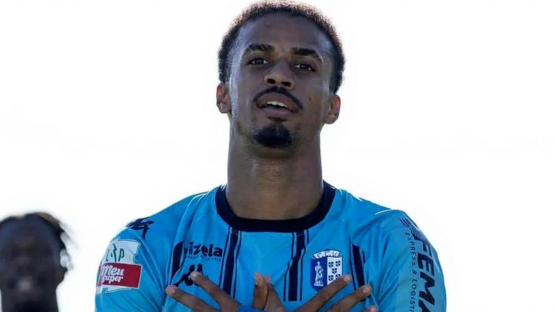 Miguel Tavares festeja golo marcado ao Sporting