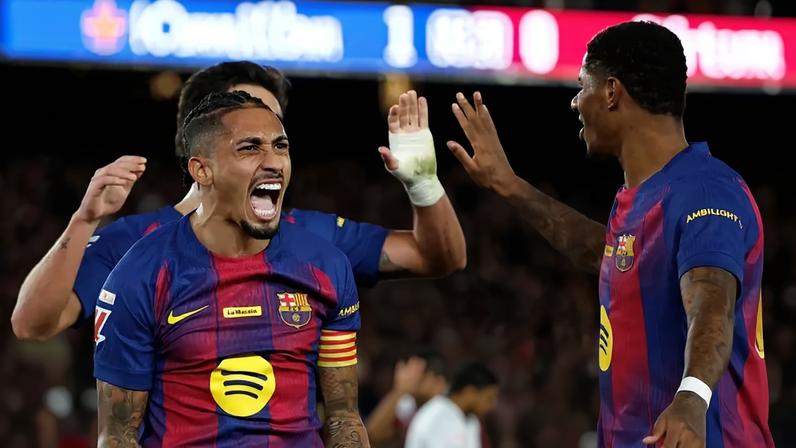 Raphinha a celebrar frente ao Osasuna