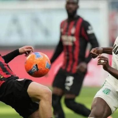 AC Milan renova com AlexisSaelemaekers até 2031