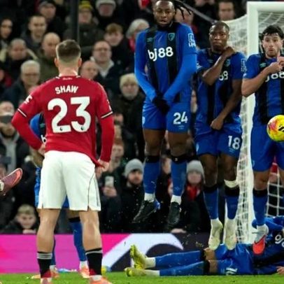 Bruno Fernandes marca golo de livre direto frente ao Bournemouth