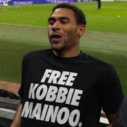 Camisola com 'libertem o Kobbie Mainoo' envolve Ruben Amorim