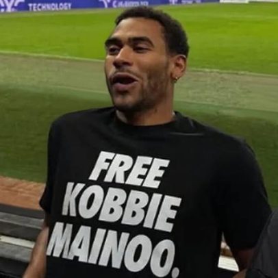 Camisola "libertem o Kobbie Mainoo" gera discussão ligada a Ruben Amorim