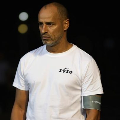 Jorge Silas mira surpreender Benfica, elogiando a equipa líder em Portugal