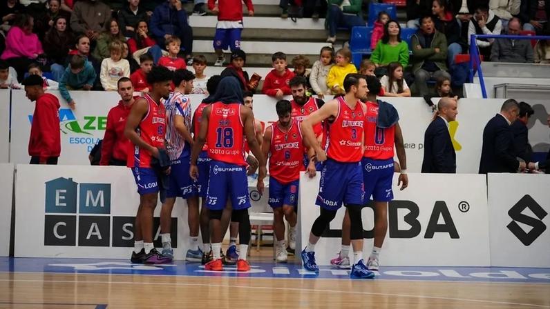 Oliveirense joga em casa