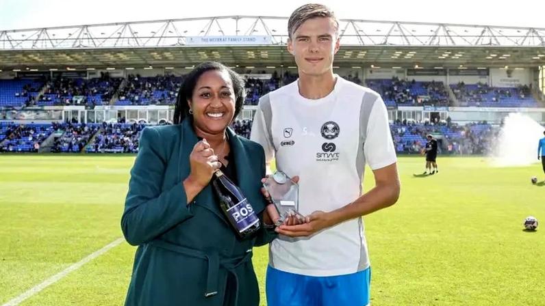 Jogador de 24 anos deixa o futebol para tirar licenciatura em Economia