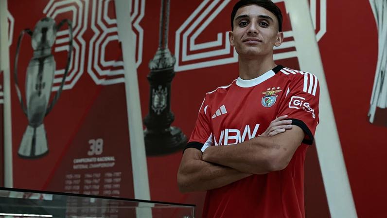 Benfica garante central promissora de 16 anos