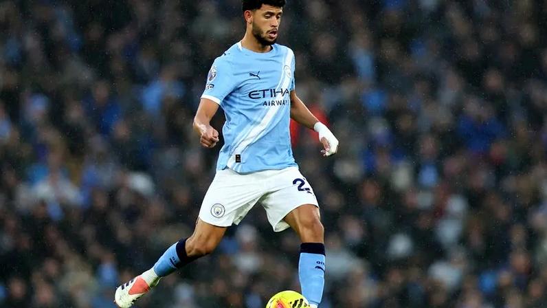 Matheus Nunes adapta-se a lateral-direito após início difícil