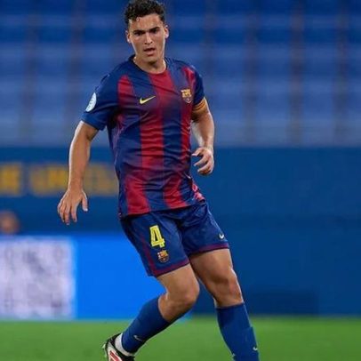 Jovem defensor central do Barcelona B apontado ao Benfica