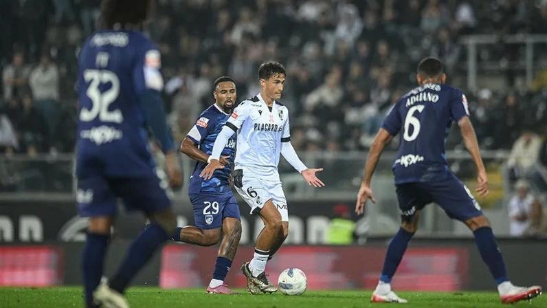 Ausência de Beni eleva Mitrovic a novo protagonismo