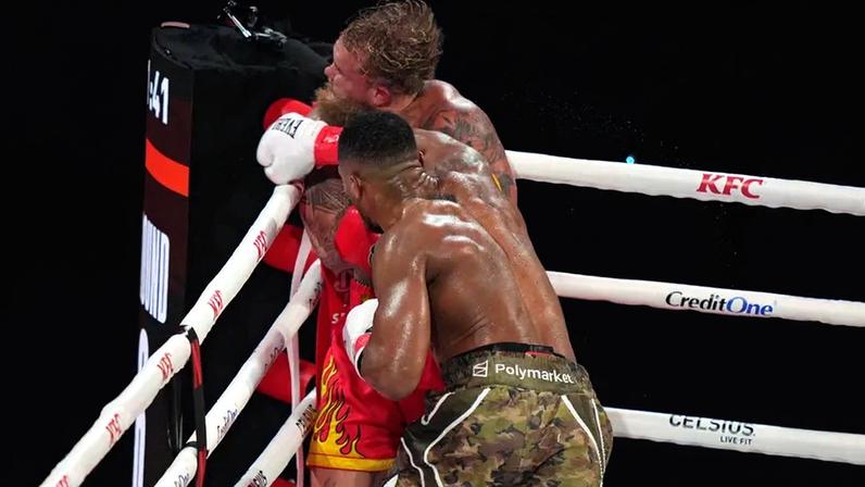 O momento do brutal KO de Anthony Joshua que deixou Jake Paul... com o maxilar partido
