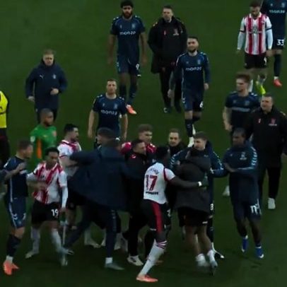 Adeptos do Southampton pedem Gerrard; Lampard agradece ironicamente e caos instala-se