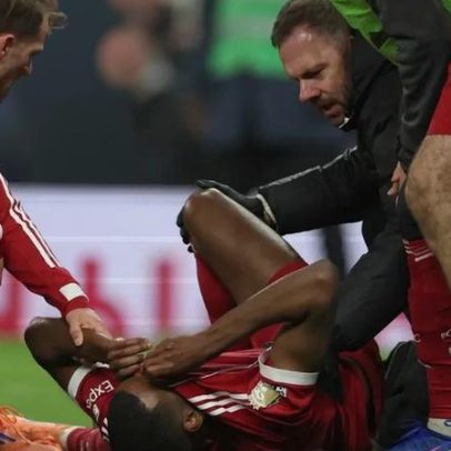 Isak abre o marcador frente ao Tottenham, mas fica lesionado