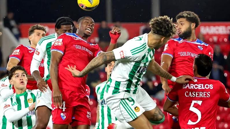 Avançado do Rio Ave falha visita ao Sporting devido a amarelo