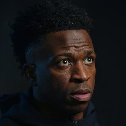 Vinícius Júnior recebe assobios e faz publicação enigmática
