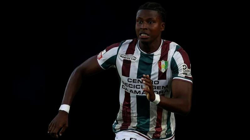 Chegada de Lopes Cabral ao Benfica atrasa ascensão de Banjaqui e José Neto