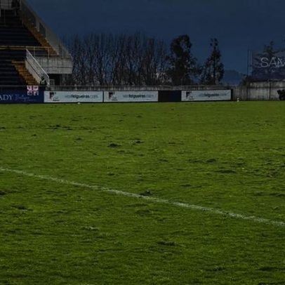 Relvado de Felgueiras-FC Porto B sob críticas de João Brandão