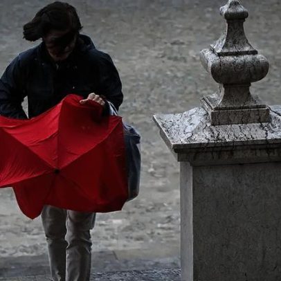 Semana de chuva e aguaceiros na véspera de Natal com céu pouco nublado