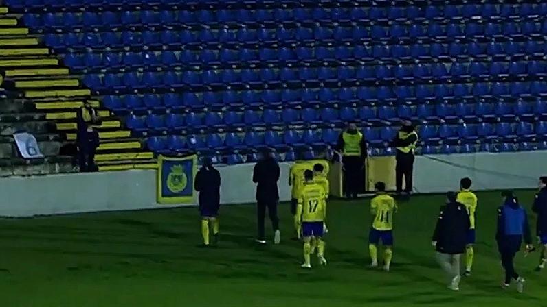 Plantel do Arouca agradece ao único adepto presente no Estádio de São Miguel