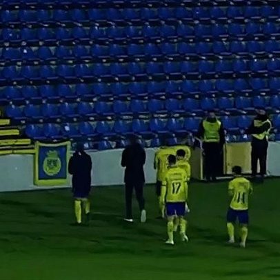 Plantel do Arouca agradece ao único adepto no São Miguel