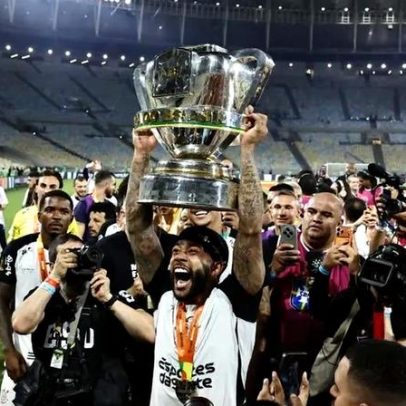 Depay critica direção do Corinthians após conquista da Taça do Brasil