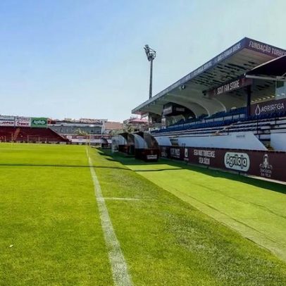 Adeptos do Caldas protestam contra mudança de estádio