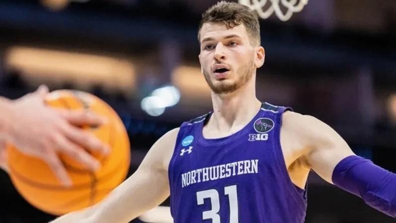Robbie Beran, extremo/poste norte-americano, reforça o FC Porto