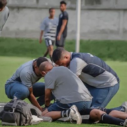 Futebolista morre em jogo após engolir amuleto ligado à bruxaria