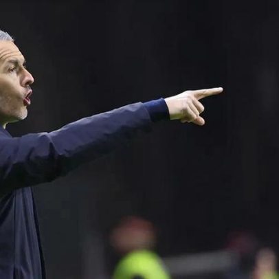 Carlos Vicens não comenta arbitragem e foca na melhoria da equipa