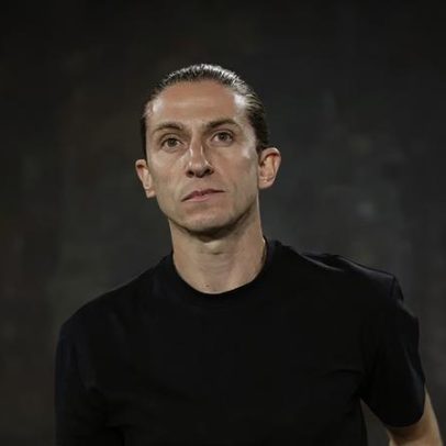Filipe Luís renova com o Flamengo até 2027