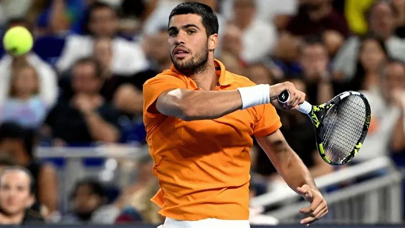Carlos Alcaraz ocupa o topo do ranking ATP