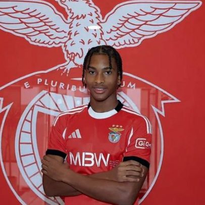Hugo Gomes assina contrato profissional com o Benfica