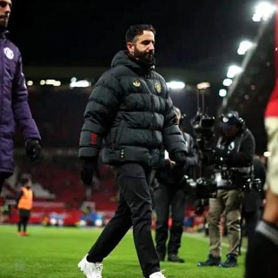 Neville desiludido com o Man. United aos 5 minutos e questiona Amorim