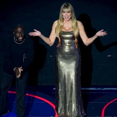 Heidi Klum brilha no palco do sorteio do Mundial 2026