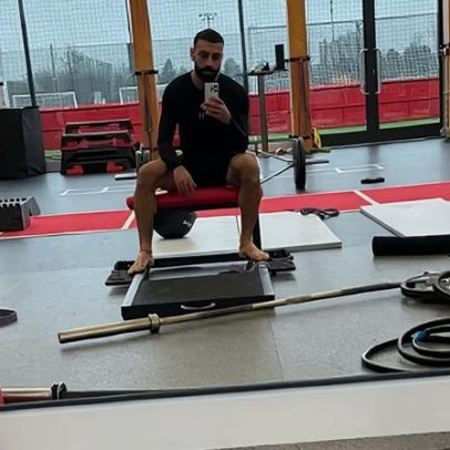 Salah publica fotografia no ginásio do Liverpool que diz tudo