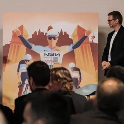 Iniesta conduz apresentação da NSN Cycling Team
