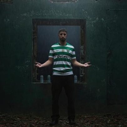 Gonçalo Inácio posou em sessão fotográfica após renovar com o Sporting