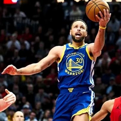Stephen Curry torna-se o jogador com mais jogos de 40 pontos após os 30