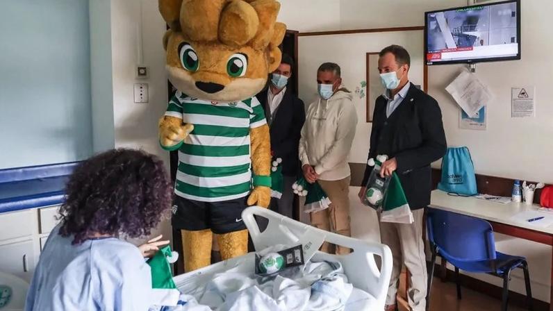 Sporting visita crianças no Garcia de Horta com Rui Borges, Varandas e Palmeiro.