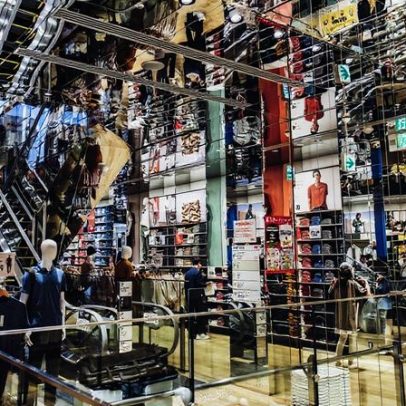 O que é a oniomania? Entenda o transtorno de compra compulsiva