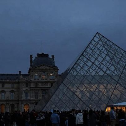 Louvre permanece fechado devido a greve de funcionários por tempo indeterminado