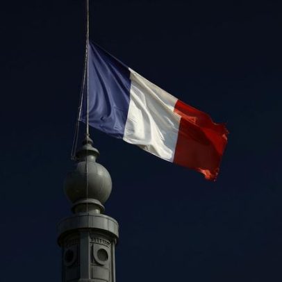 Deputados franceses suspendem aplicação da reforma das pensões de 2023