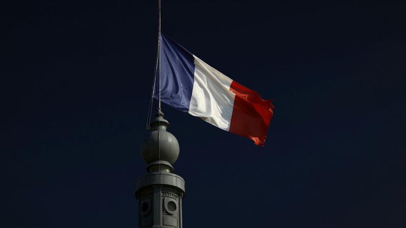 Deputados franceses suspendem aplicação da reforma das pensões de 2023