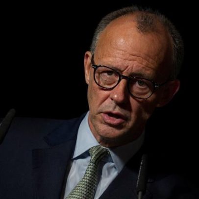Primeiro voo fretado pelo governo com refugiados afegãos chega à Alemanha