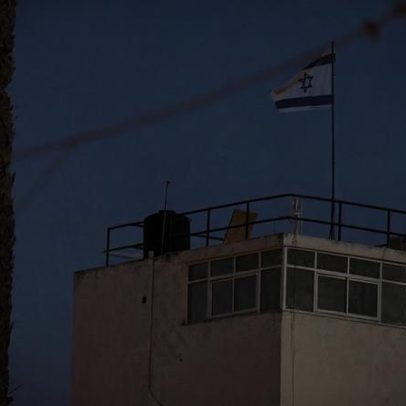 Polícia substitui bandeira da ONU pela de Israel na UNRWA, em Jerusalém