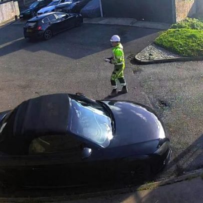 Reino Unido: pintam vaga para deficientes ao redor de carro e multam