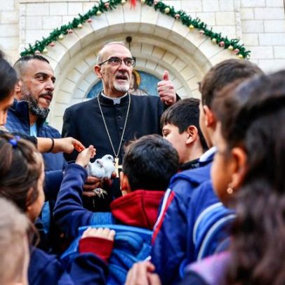 Patriarca de Jerusalém visita campos de deslocados na Faixa de Gaza