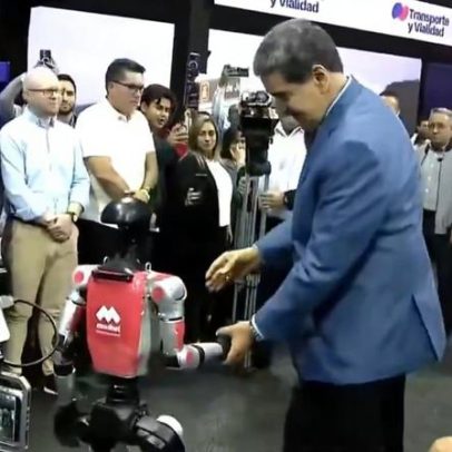 Maduro dança com robô humanoide de IA em meio a tensão com EUA