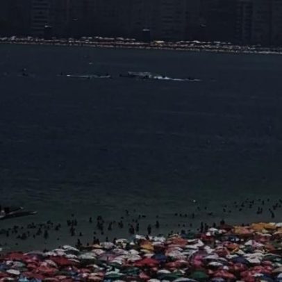 Aeronave de pequeno porte cai no mar em Copacabana